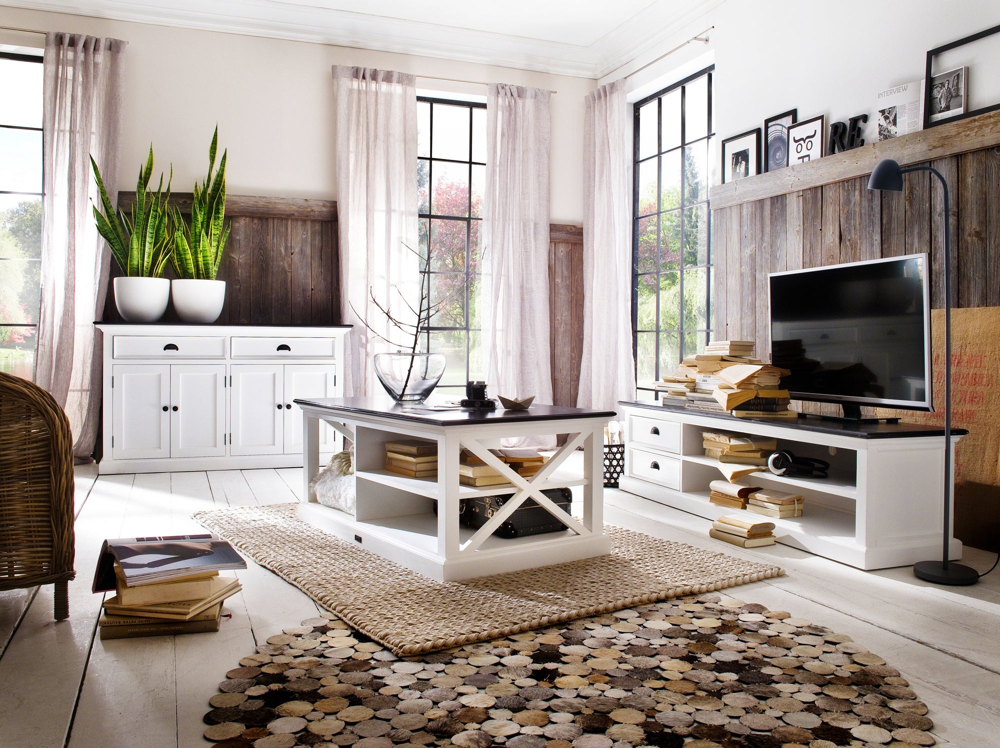 ホワイトナイト&ディアブロブランコ 570-908 | Lantern Bay Media Console | Ocean Breeze| Lexington Home