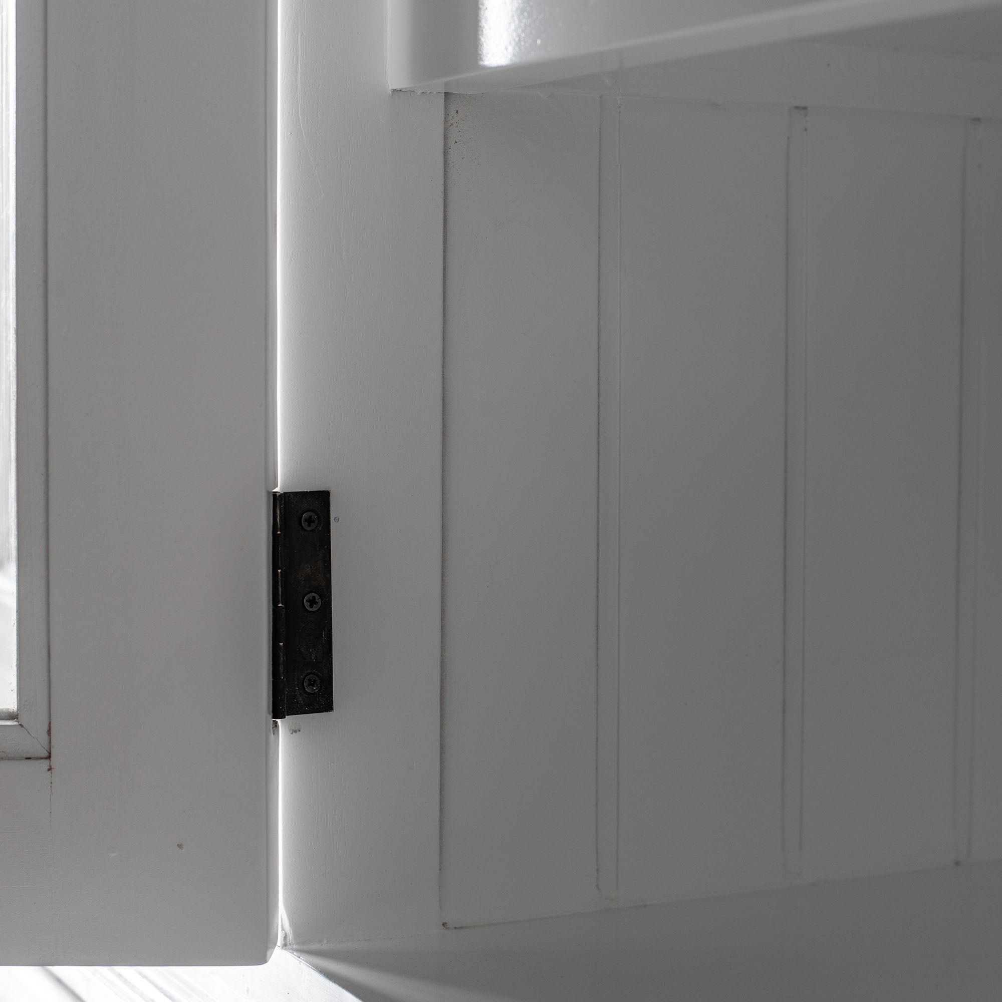 Halifax Buffet Hutch Unit with 4 Glass Doors