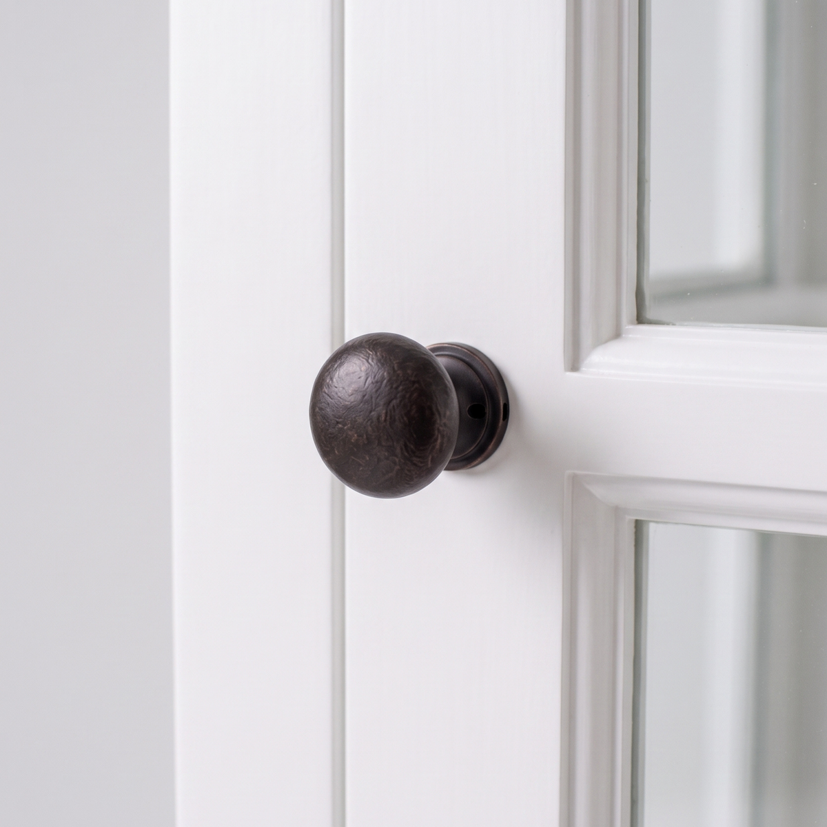 NovaSolo Halifax Single Vitrine, Classic White, close-up detail