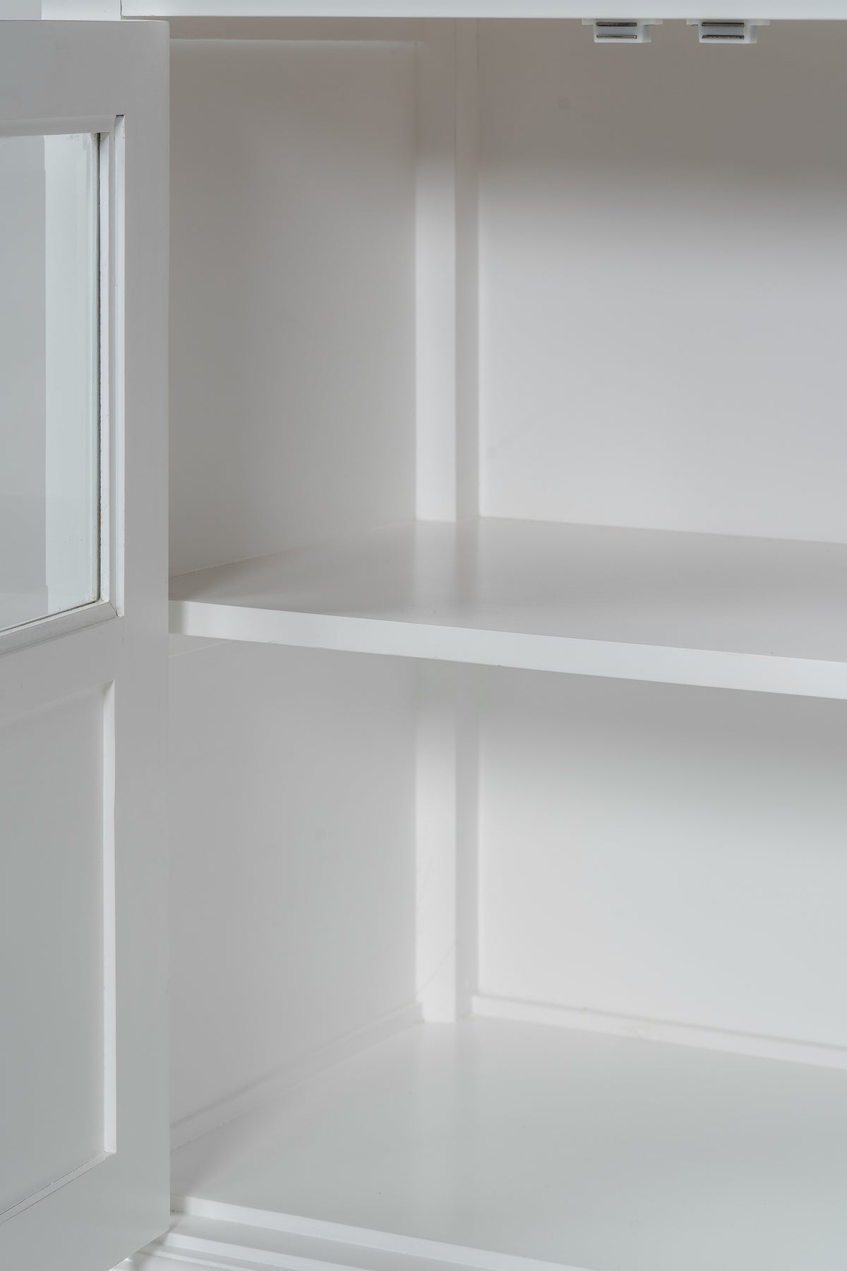 NovaSolo Corfu Hutch Unit with 4 Glass Doors, Classic White & Medium Brown, close-up detail