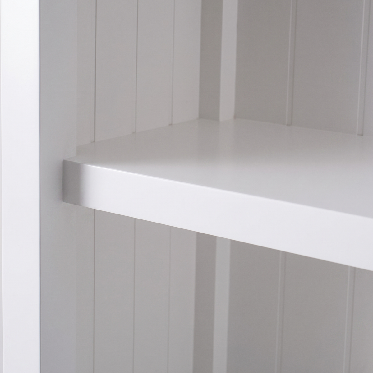 NovaSolo Halifax Single Vitrine, Classic White, close-up detail
